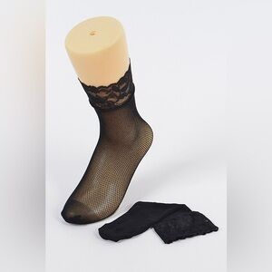 33R. Mesh Socks with Lace Trim